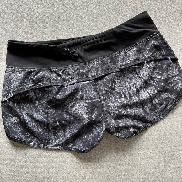 Lululemon Lined lower rise Speed Up Shorts - Picture 2 of 3